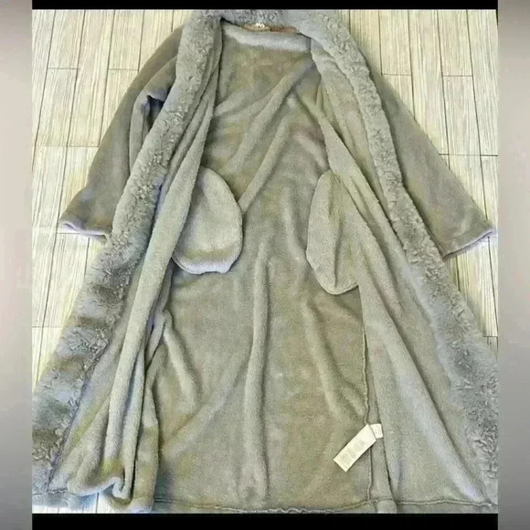 Pottery Barn Plush Alphine Robe - Picture 2 of 4